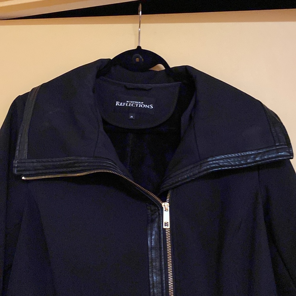 Black stylish coat - Picture 3 of 12